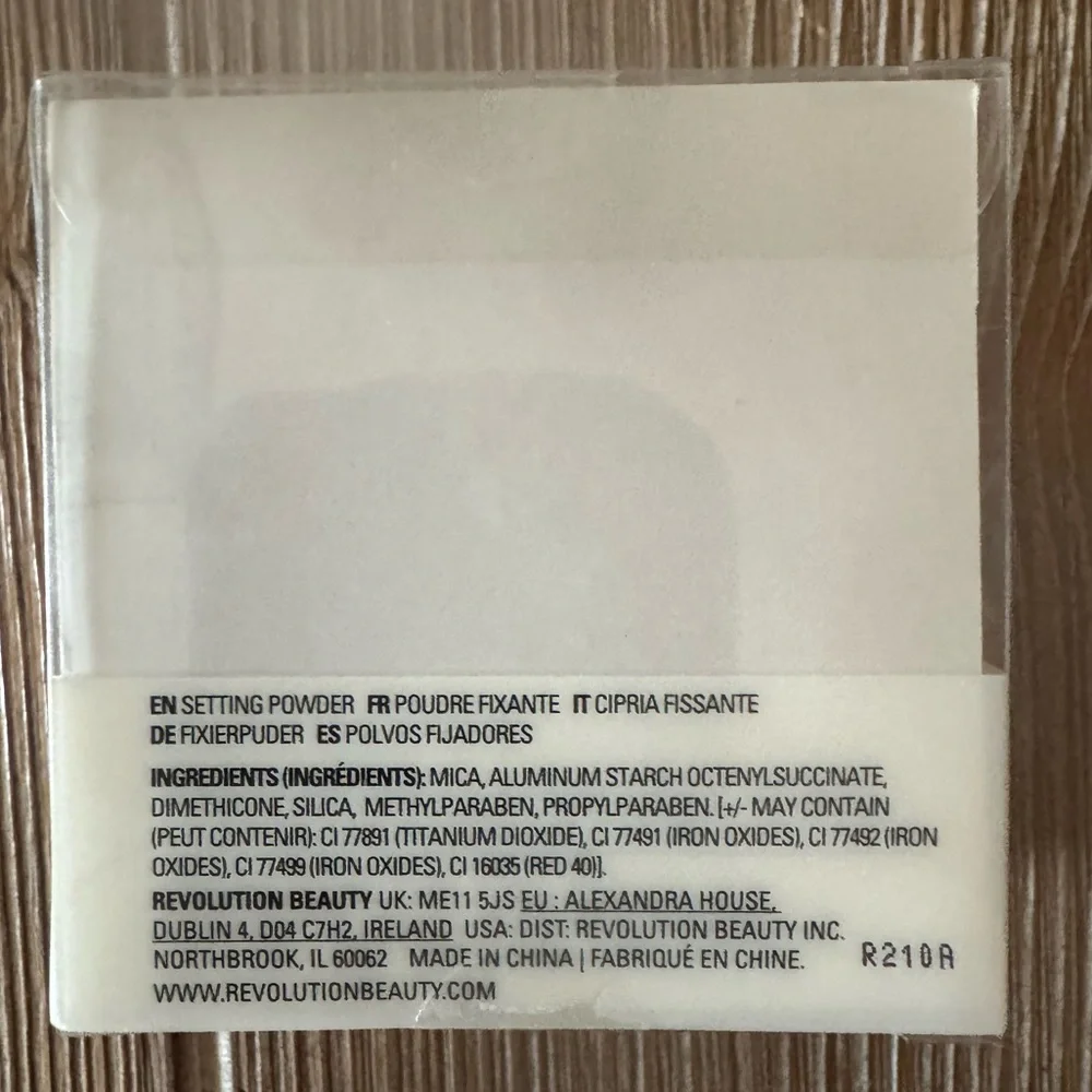 Makeup Revolution Conceal & Fix Loose Setting Powder- Light Yellow